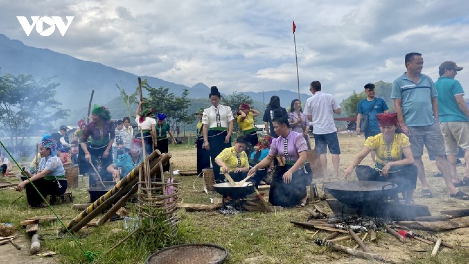 Northwest mountain region celebrates new rice crop on National Day